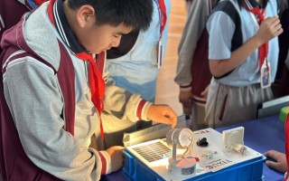 初中科技小制作 感受科技之光，提升科技素养——望江初中举行科技研学活动